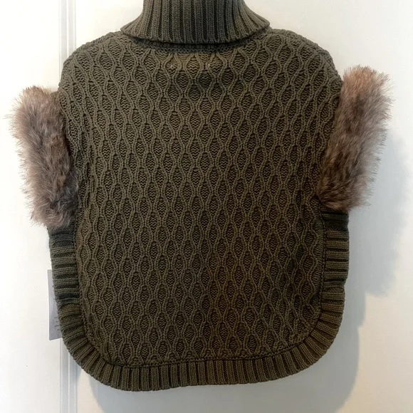 Aspen Kids Shawl/Shrug Turtleneck Sweater with Faux Fur Details Size 2T - Picture 2 of 8